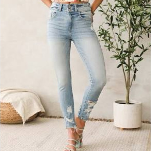 KanCan Signature High Rise Classic Skinny Distressed Jeans - NWOT- Size 28S - Picture 1 of 8